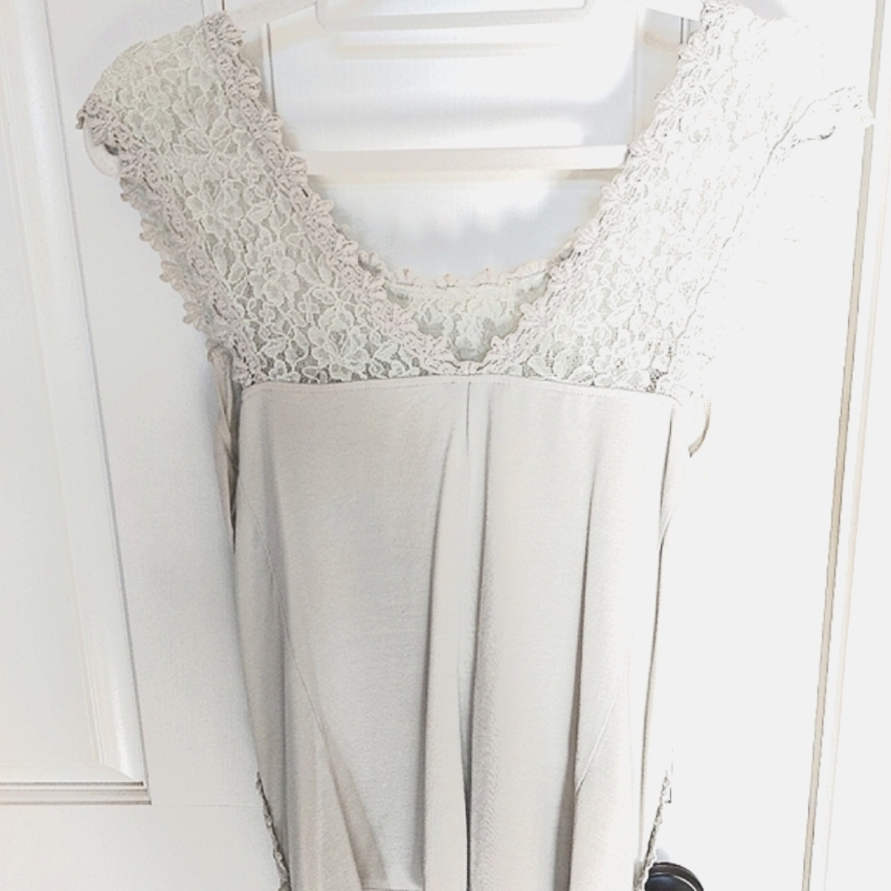 Lace top - Picture 2 of 3